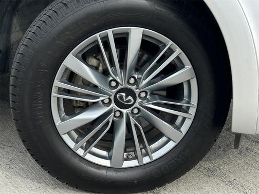 2022 INFINITI QX80 Luxe