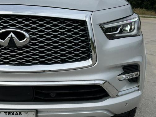2022 INFINITI QX80 Luxe