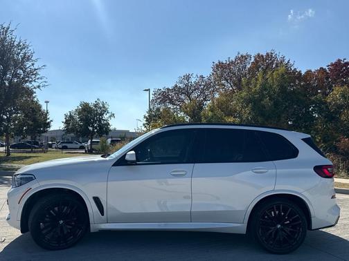 2022 BMW X5 M50i