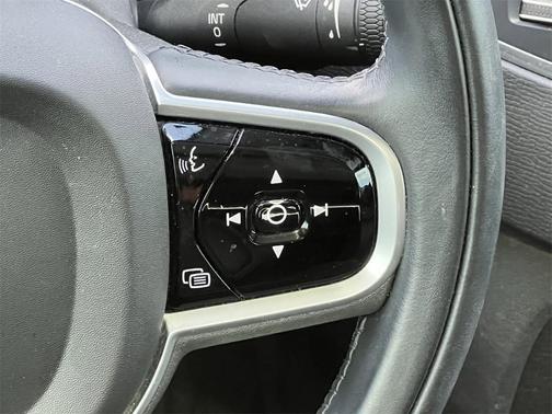 2020 Volvo XC90 T5 Momentum 7 Passenger