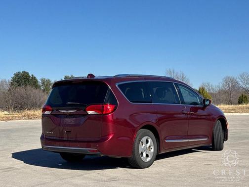 2017 Chrysler Pacifica Touring-L Plus