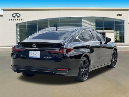 2022 Lexus ES 300h