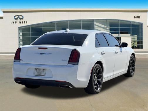 2019 Chrysler 300 Touring