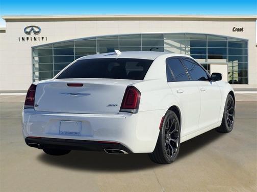 2019 Chrysler 300 Touring