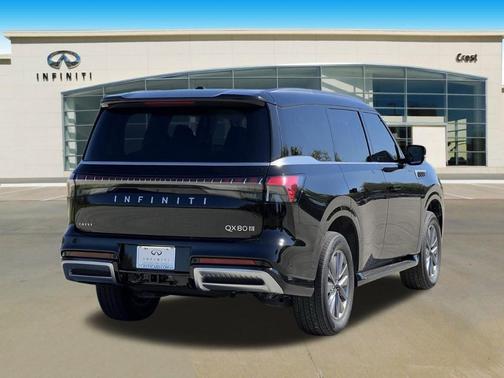 2025 INFINITI QX80 PURE