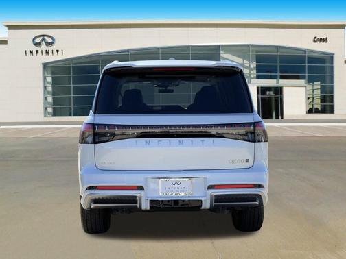 2025 INFINITI QX80 PURE