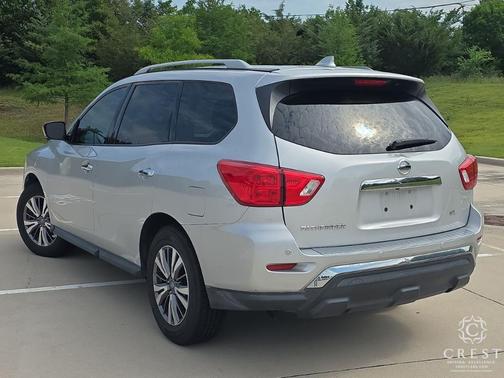 Brilliant Silver 2019 Nissan Pathfinder SL