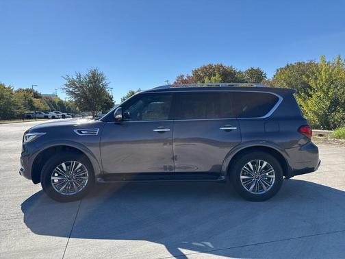 2023 INFINITI QX80 Luxe