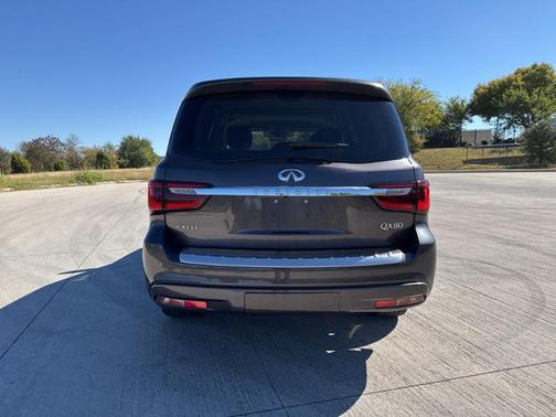 2023 INFINITI QX80 Luxe