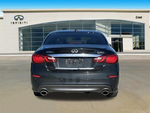 2016 INFINITI Q70 3.7