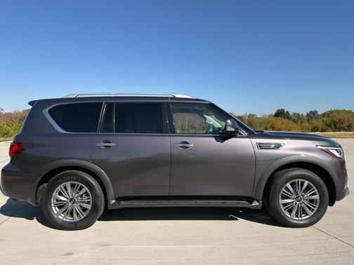 2023 INFINITI QX80 Luxe