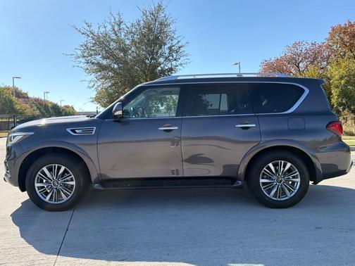 2023 INFINITI QX80 Luxe