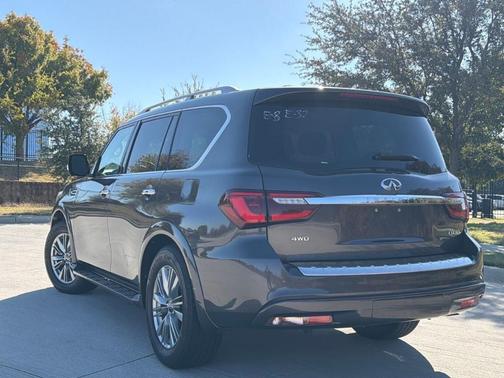2023 INFINITI QX80 Luxe