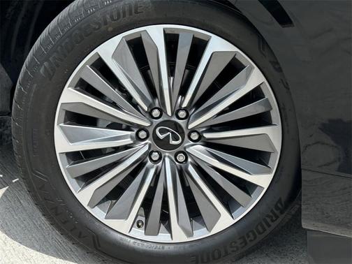 2025 INFINITI QX80 Luxe