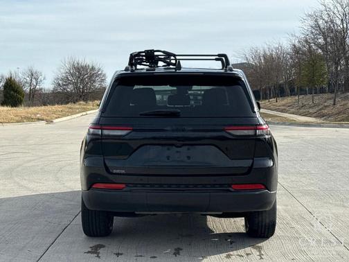 2023 Jeep Grand Cherokee Laredo