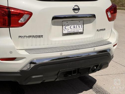 White 2020 Nissan Pathfinder Platinum