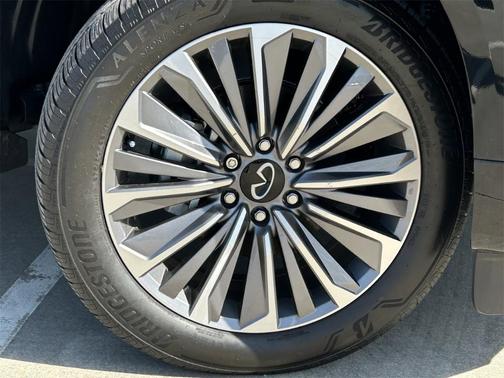 2025 INFINITI QX80 Luxe