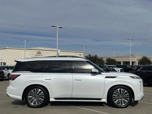 2025 INFINITI QX80 PURE