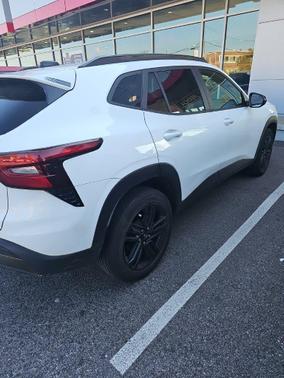 Summit White 2025 Chevrolet Trax FWD ACTIV
