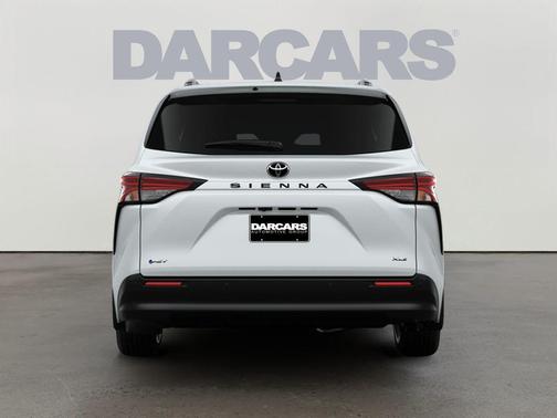 Wind Chill Pearl 2026 Toyota Sienna XLE