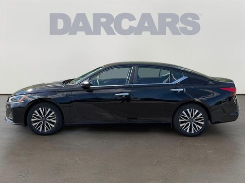 Super Black Clearcoat 2024 Nissan Altima 2.5 SV