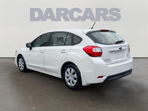Crystal White Pearl 2015 Subaru Impreza 2.0i