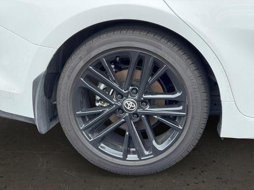 Ice 2026 Toyota Camry SE