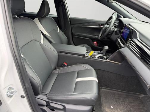 Ice 2026 Toyota Camry SE