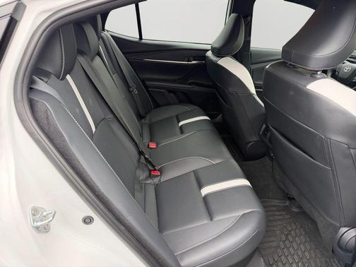Ice 2026 Toyota Camry SE
