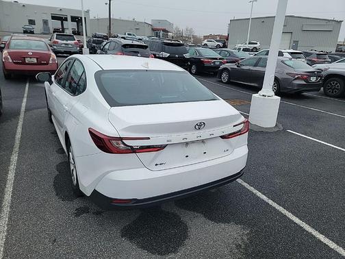 Ice Cap 2025 Toyota Camry LE