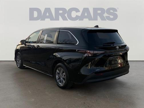 2025 Toyota Sienna LE