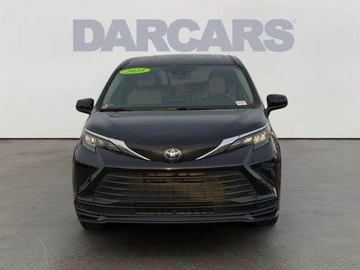2025 Toyota Sienna LE