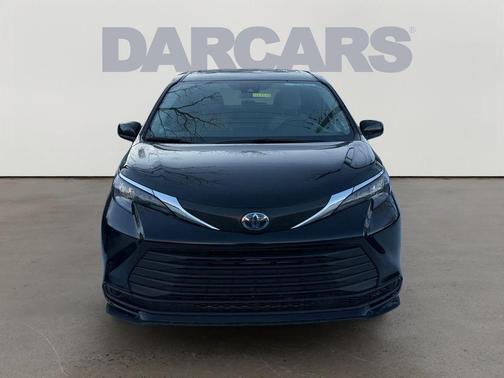 2025 Toyota Sienna LE