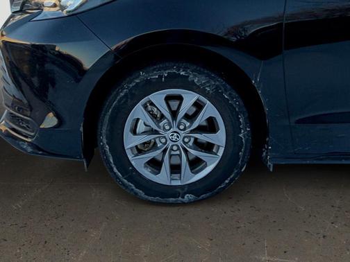 2025 Toyota Sienna LE