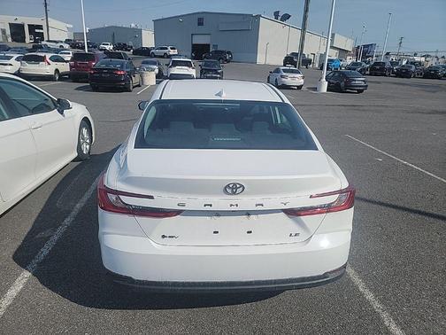 Ice Cap 2025 Toyota Camry LE