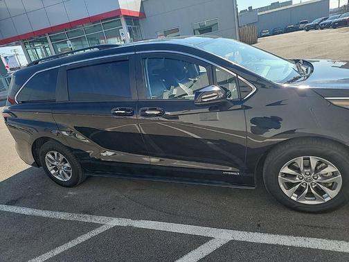 2021 Toyota Sienna LE