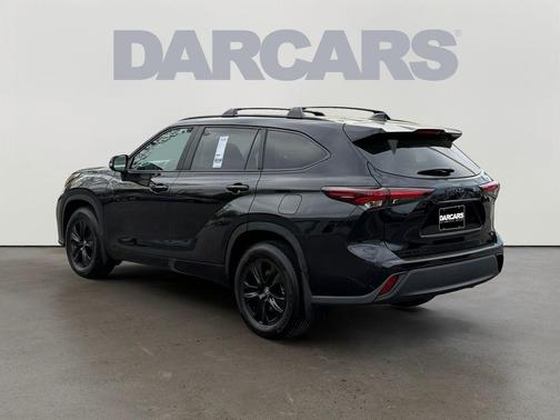 Midnight Black Metallic 2025 Toyota Highlander Hybrid XLE