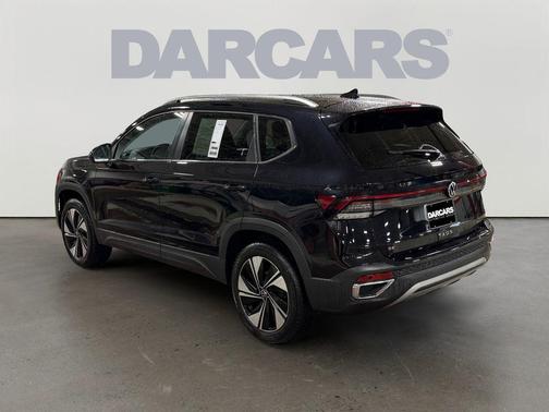 Deep Black Pearl 2025 Volkswagen Taos 1.5T SE