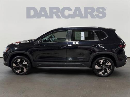 Deep Black Pearl 2025 Volkswagen Taos 1.5T SE