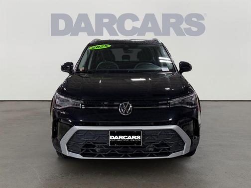 Deep Black Pearl 2025 Volkswagen Taos 1.5T SE