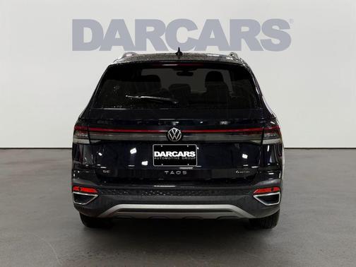 Deep Black Pearl 2025 Volkswagen Taos 1.5T SE