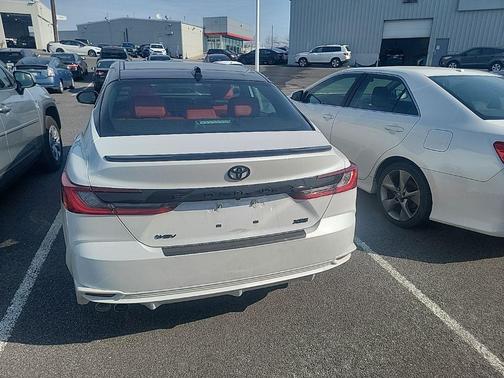 Wind Chill Pearl/Black 2025 Toyota Camry XSE