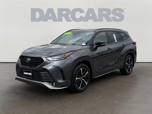 Magnetic Gray Metallic 2021 Toyota Highlander XSE