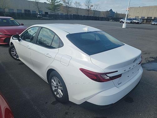 Ice 2025 Toyota Camry LE