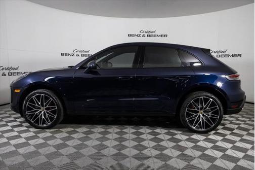 2022 Porsche Macan Base
