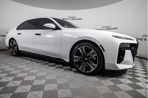 2024 BMW 750e i xDrive