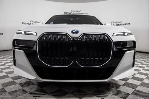 2024 BMW 750e i xDrive
