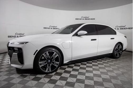 2024 BMW 750e i xDrive