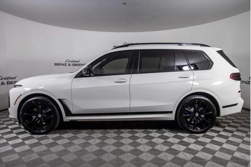 2023 BMW X7 M60i