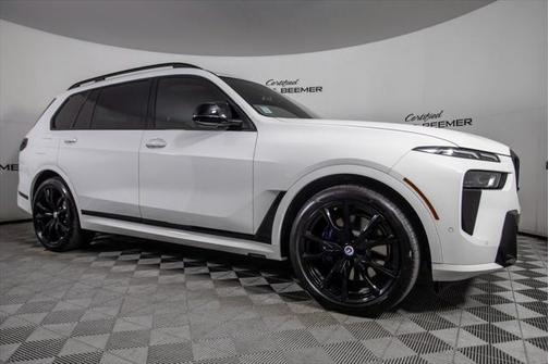 2023 BMW X7 M60i